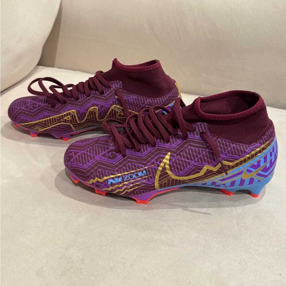 New Nike Women's Purple and Blue Athletic Cleats